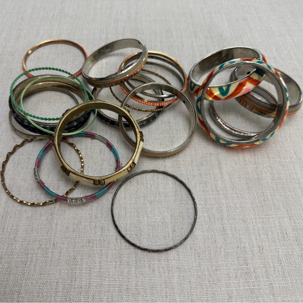 Colorful Women's Mixed Bangle Bracelet Set - Multicolor Accents